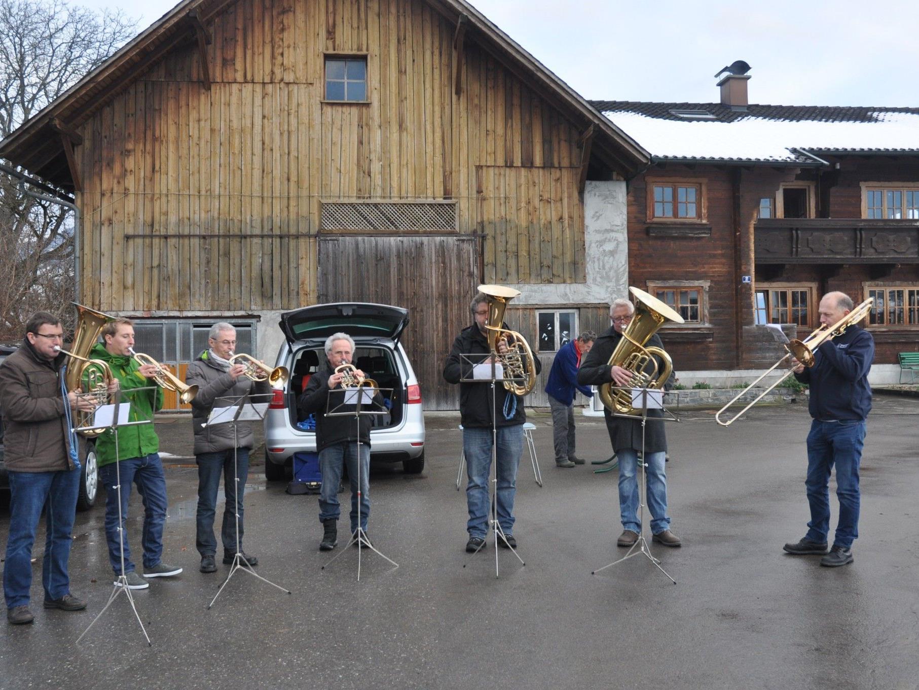 Die Bläsergruppen der Bürgermusik Rankweil sorgten in der Marktgemeinde für Weihnachtsstimmung.