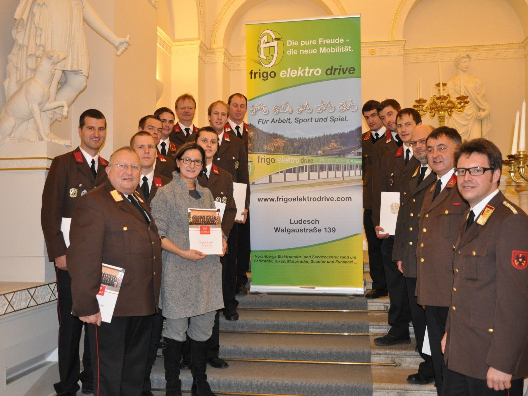 Die erfolgreiche Ludescher Wettkampfgruppe wurde von BM Johanna Mikl-Leitner ausgezeichnet.