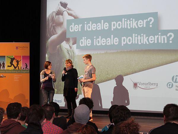 Die Jugendlichen nutzten die Gelegenheit Vorarlbergs PolitikerInnen auf den Zahn zu fühlen.