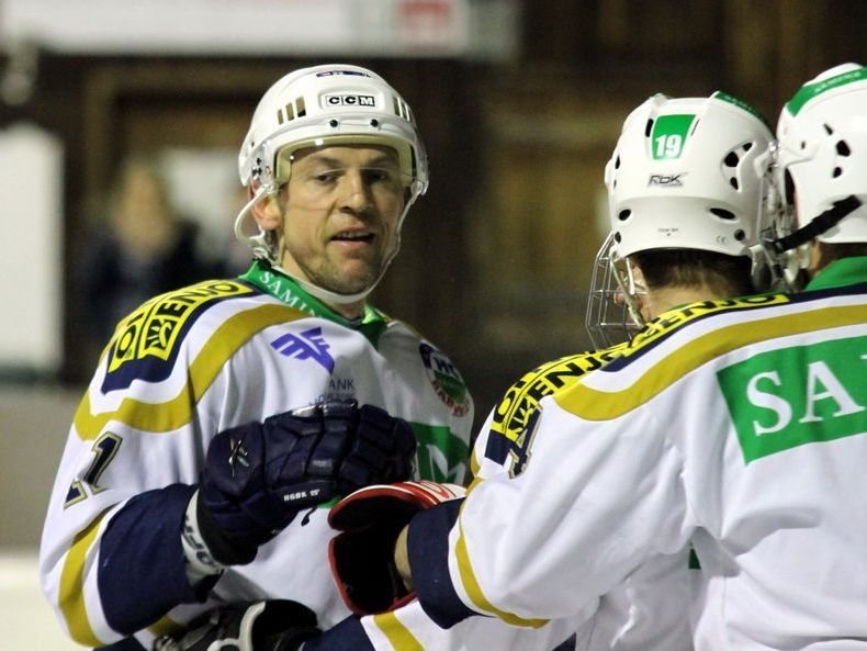 Spielt Tomas Kucharcik oder muss er verletzungsbedingt passen? Erst vor Beginn entscheidet sich ein Einsatz. Spielt Tomas Kucharcik oder muss er verletzungsbedingt passen? Erst vor Beginn entscheidet sich ein Einsatz.