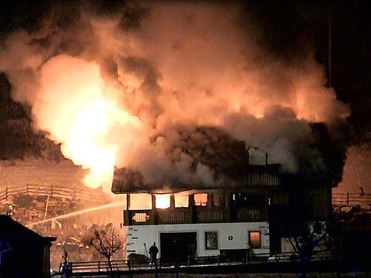 Verheerender Großbrand in einem Wohnhaus im Bezirk Horn (NÖ) Verheerender Großbrand in einem Wohnhaus im Bezirk Horn (NÖ)