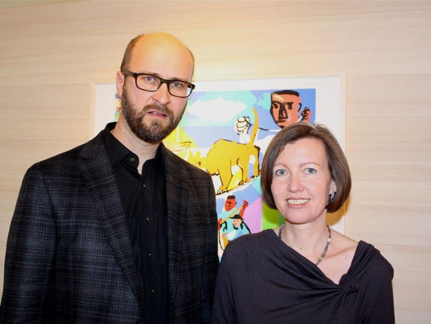 Gertrud und Markus Faißt laden zur Eröffnung der neuen Ausstellung.
