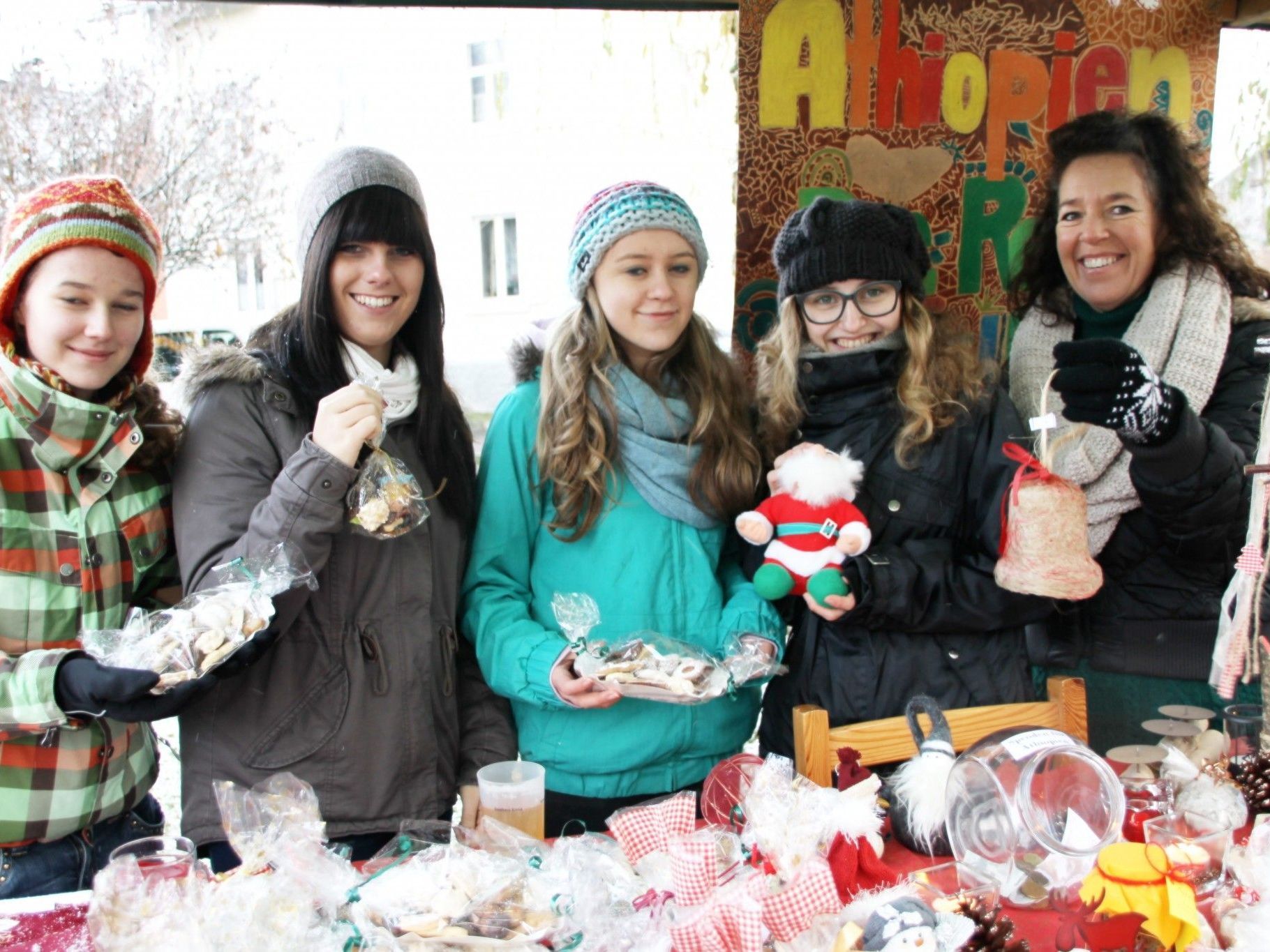Weihnachtsgebäck und Kunstwerk für den guten Zweck. Weihnachtsgebäck und Kunstwerk für den guten Zweck.