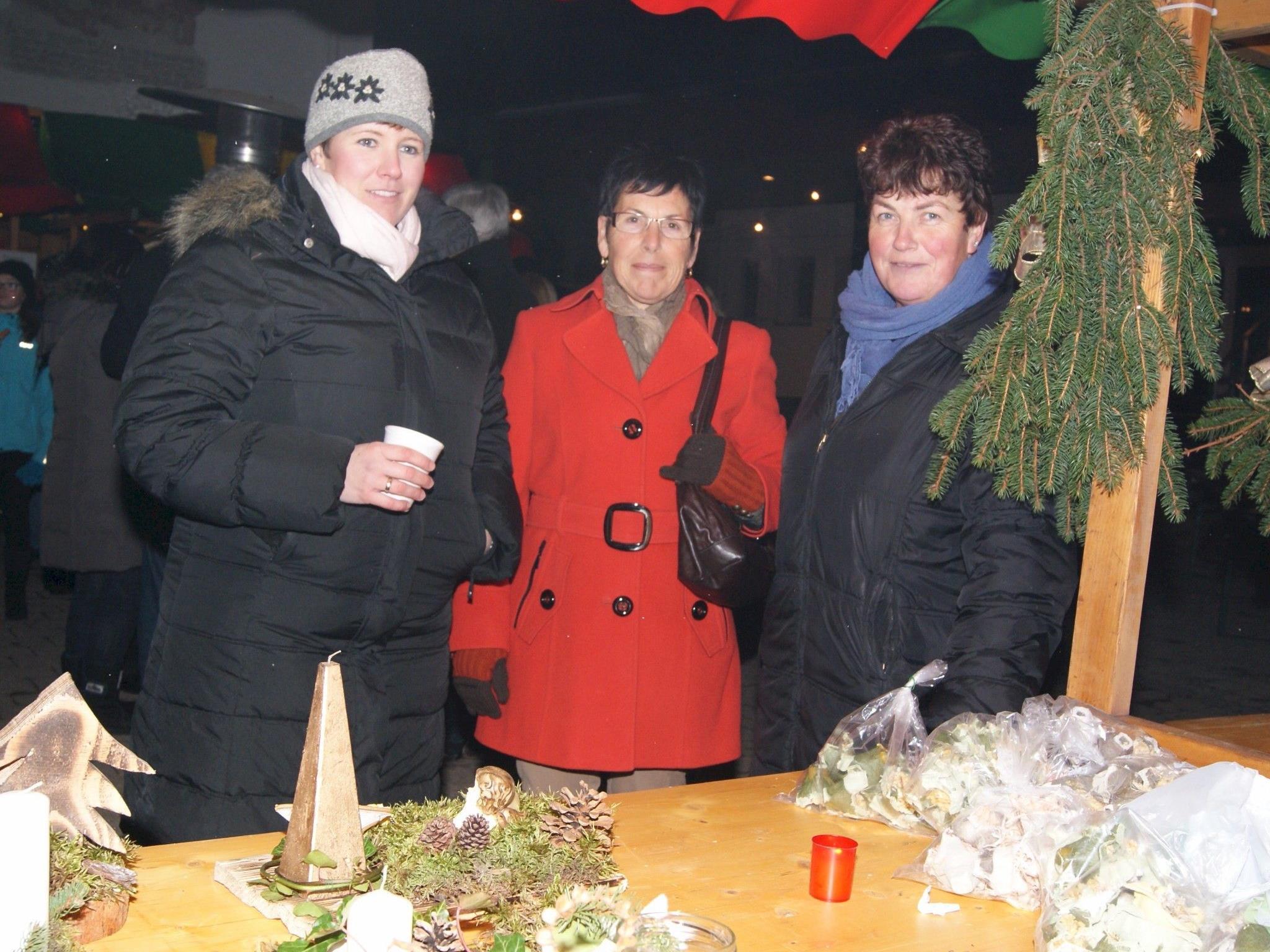 Einheimische und Gäste trafen sich auf dem Klosamarkt in Gortipohl.