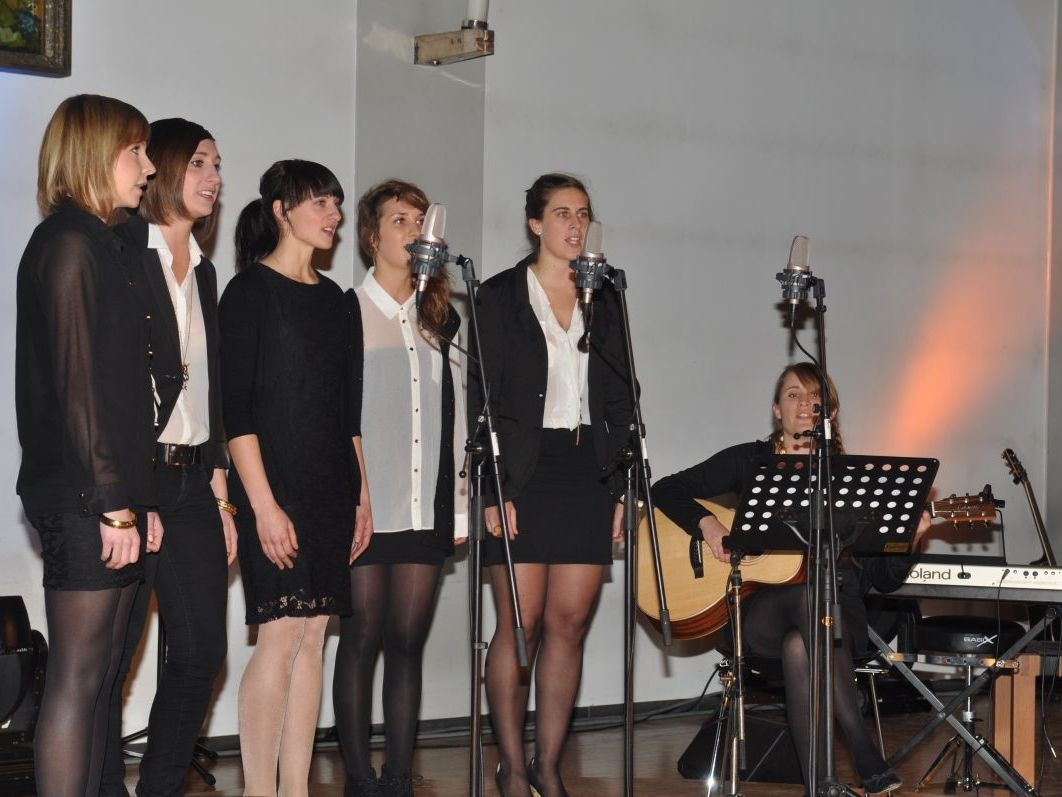Die Besucher genossen die wunderbaren Darbietungen in der bis auf den letzten Platz gefüllten Pfarrkirche. Die Besucher genossen die wunderbaren Darbietungen in der bis auf den letzten Platz gefüllten Pfarrkirche.