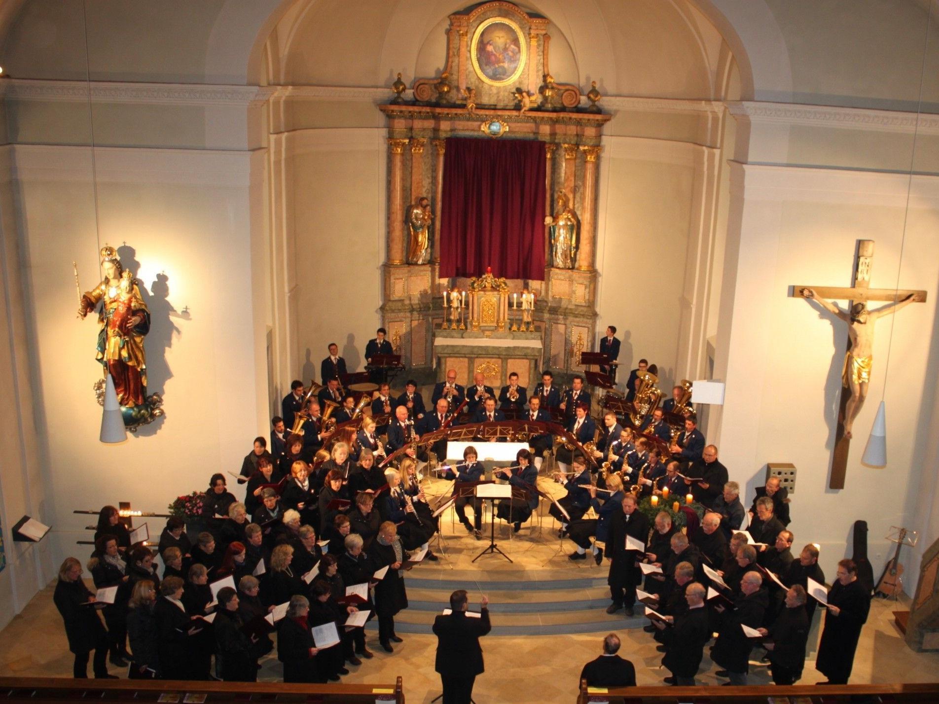 Kirchenkonzert mit dem Musikverein Lochau und den Chören des Liederkranzes Kißlegg im stimmungsvollen Ambiente der Pfarrkirche.