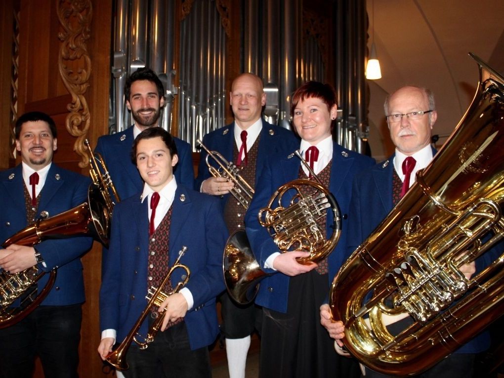 Der Musikverein Lochau lädt mit dem Liederkranz Kißlegg zum Adventkonzert im stimmungsvollen Ambiente der Pfarrkirche Franz Xaver. Der Musikverein Lochau lädt mit dem Liederkranz Kißlegg zum Adventkonzert im stimmungsvollen Ambiente der Pfarrkirche Franz Xaver.