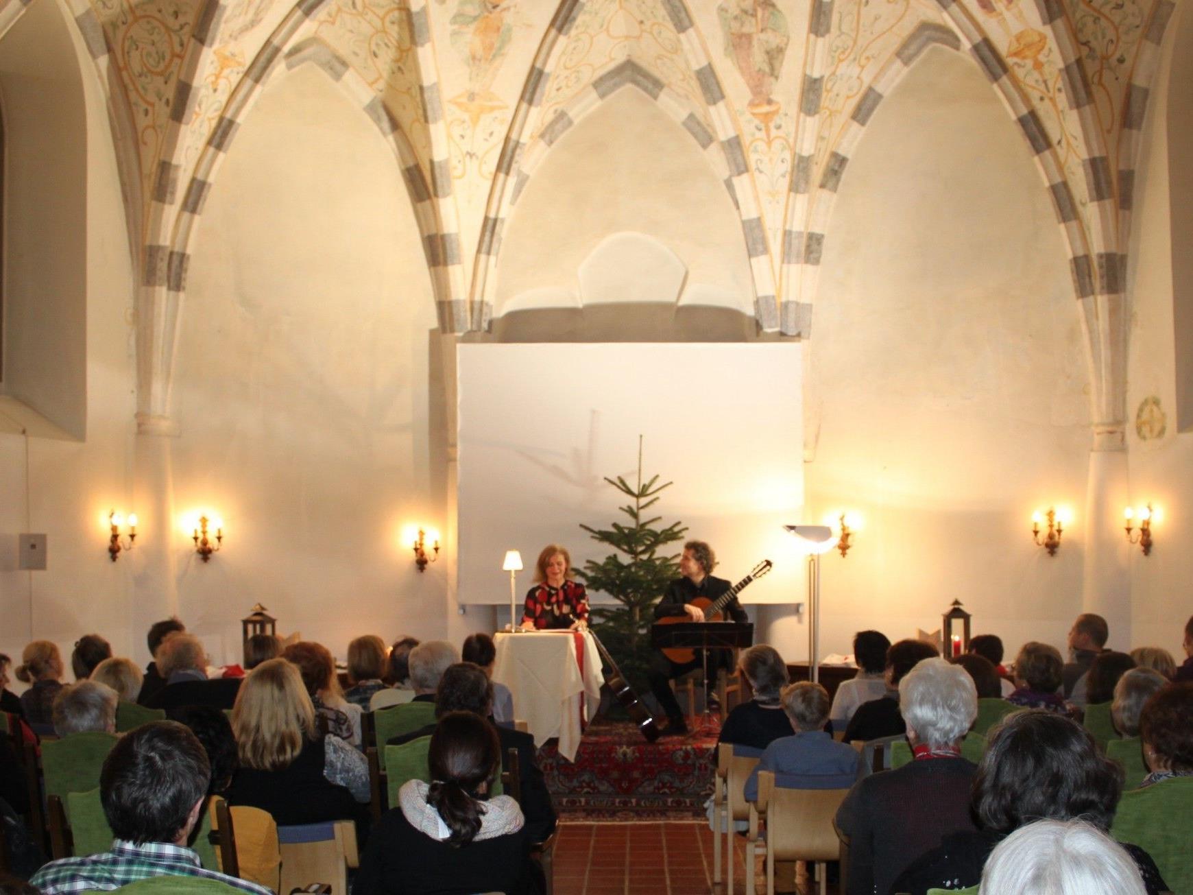 Stimmungsvoller Auftritt: Renate Bauer und Alexander Swete begeisterten die Besucher beim „Schloss Hofener Advent 2012“
