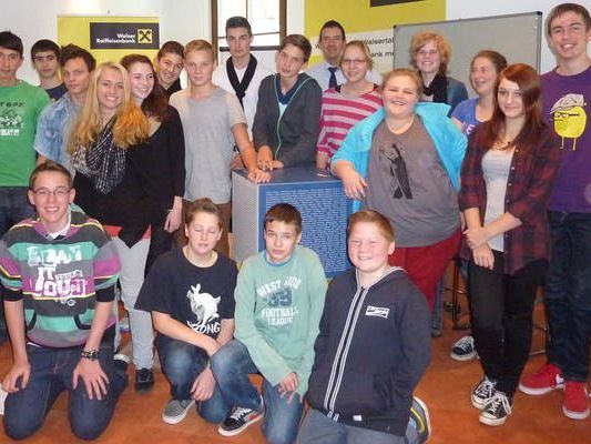 Die Schüler der PTS Kleinwalsertal nach dem Bewerbunsgseminar. Die Schüler der PTS Kleinwalsertal nach dem Bewerbunsgseminar.