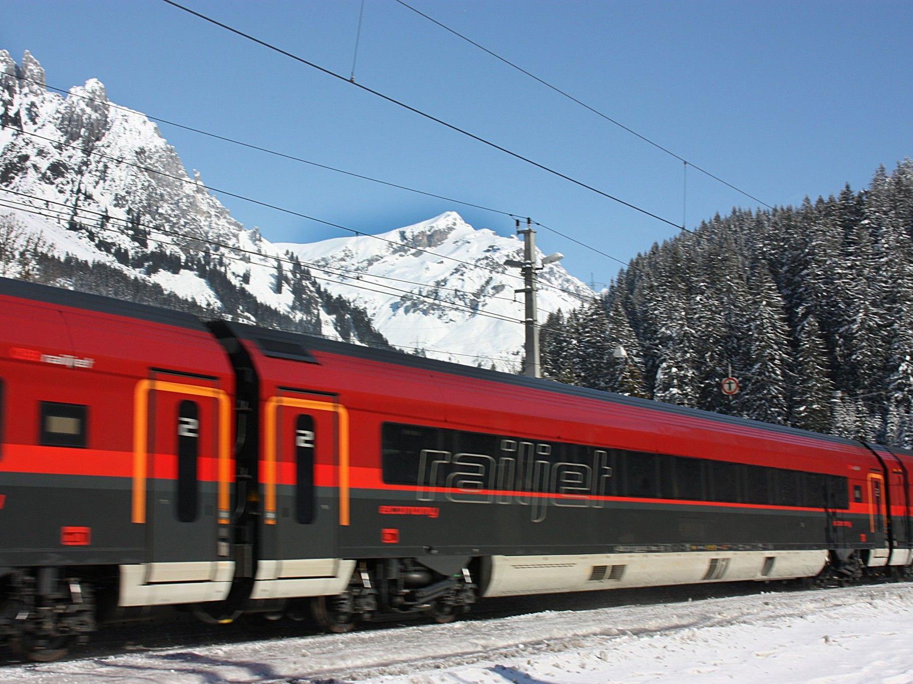 Grüne fordern Ausbau der Arlbergbahnstrecke - ÖBB weist Kritik zurück.