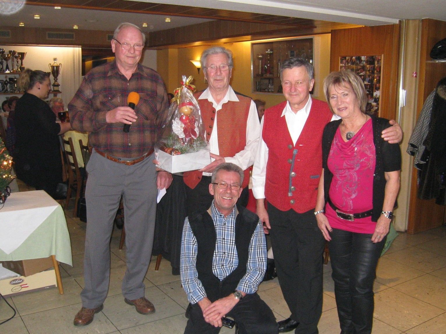 Zahlreiche Mitglieder waren bei der Weihnachtsfeier dabei Zahlreiche Mitglieder waren bei der Weihnachtsfeier dabei