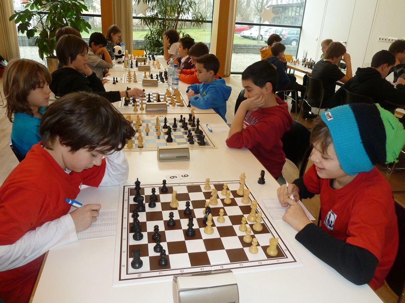 Die letzte Schacholympiade für Schüler und Jugendliche ging im Pfarrsaal St. Karl über die Bühne.
