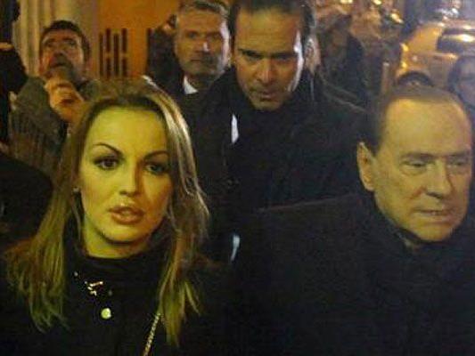Berlusconi und seine Verlobte starten in den Wahlkampf