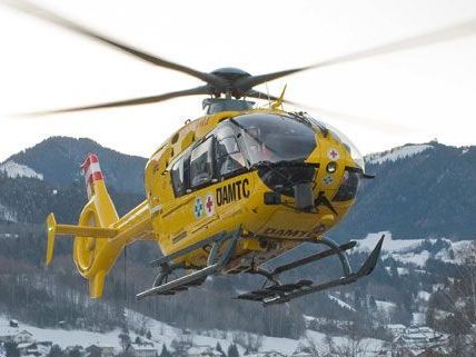 Der Verletzte wurde ins Krankenhaus geflogen. (Symbolbild) Der Verletzte wurde ins Krankenhaus geflogen. (Symbolbild)