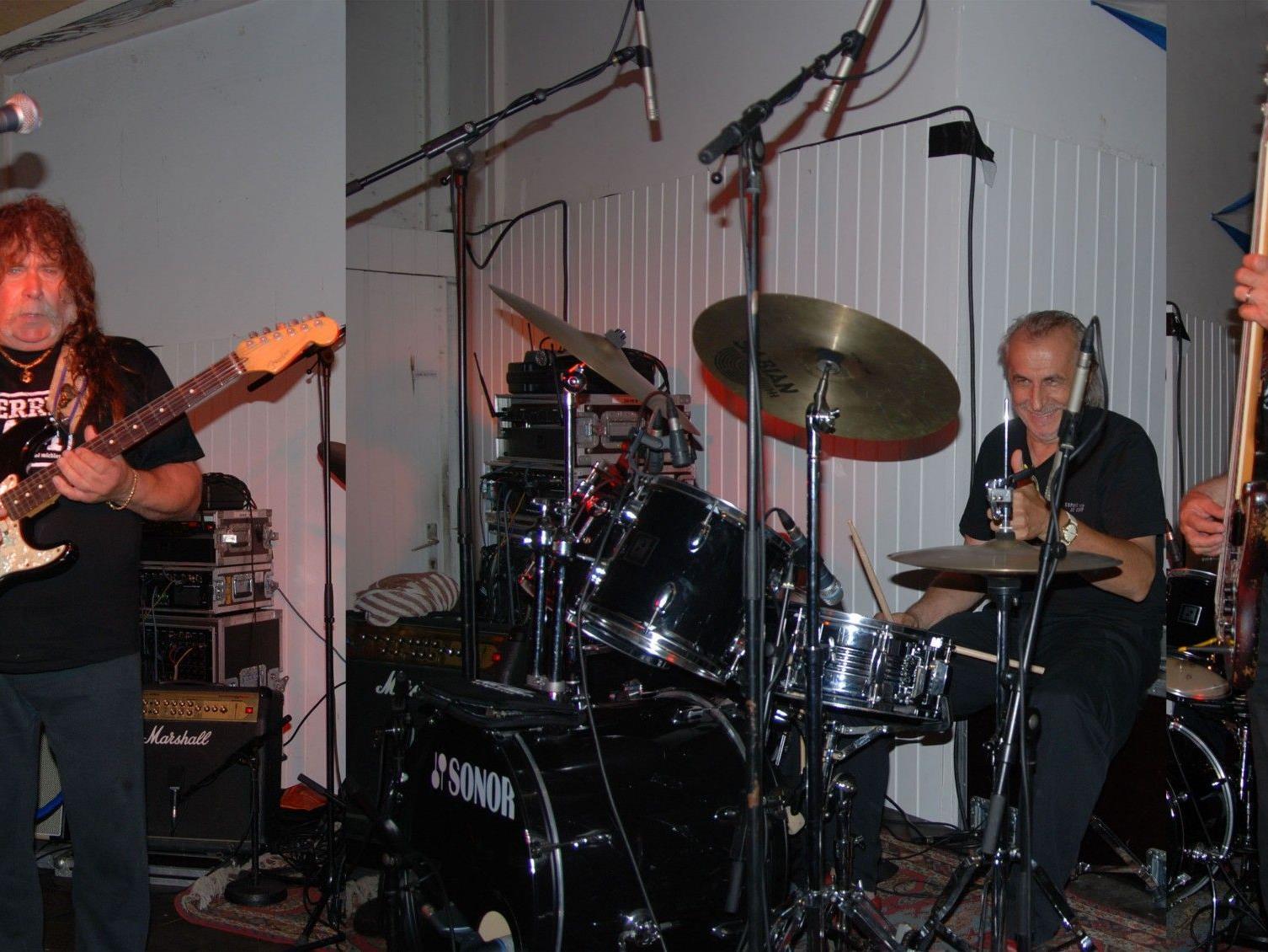 The Ferry Jam Bluesband mit Walter Batruel, Martin Hämmerle und Barney Fischer.
