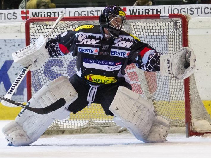 EC Dornbirn schlitterte bei den Bullen in Salzburg in ein 3:12-Debakel. EC Dornbirn schlitterte bei den Bullen in Salzburg in ein 3:12-Debakel.