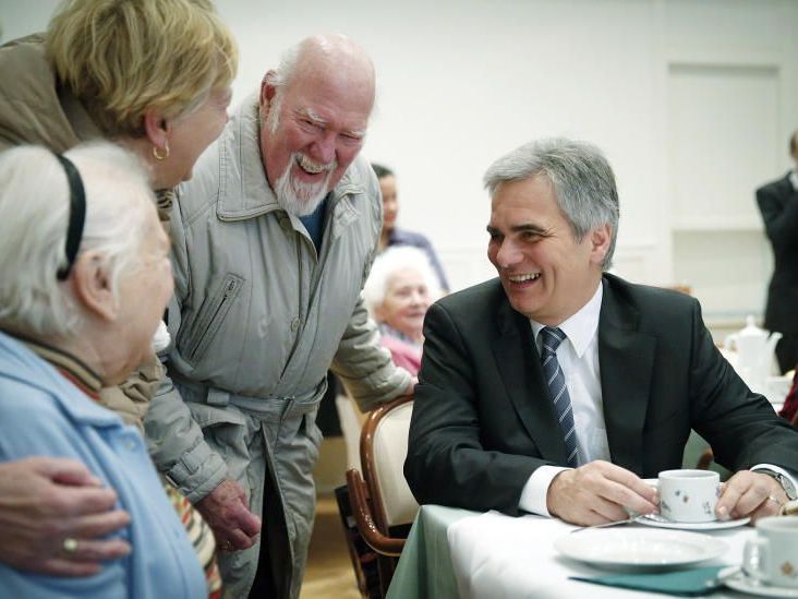 Faymann zu Besuch im Caritas-Pflegehaus. Faymann zu Besuch im Caritas-Pflegehaus.