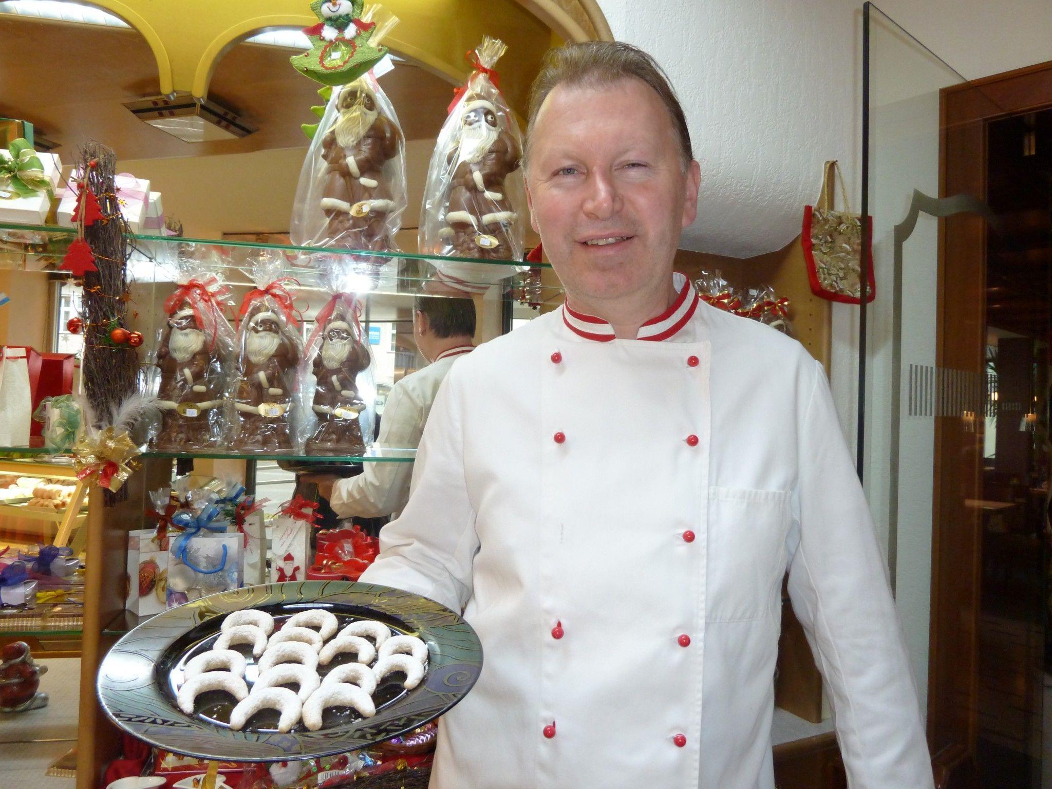 Martin Rauch mit kalorienreduzierten Vanillekipferl.