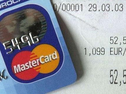 Die Männer sollen mit gefälschten Kreditkarten in Wien, NÖ und der Steiermark eingekauft haben.
