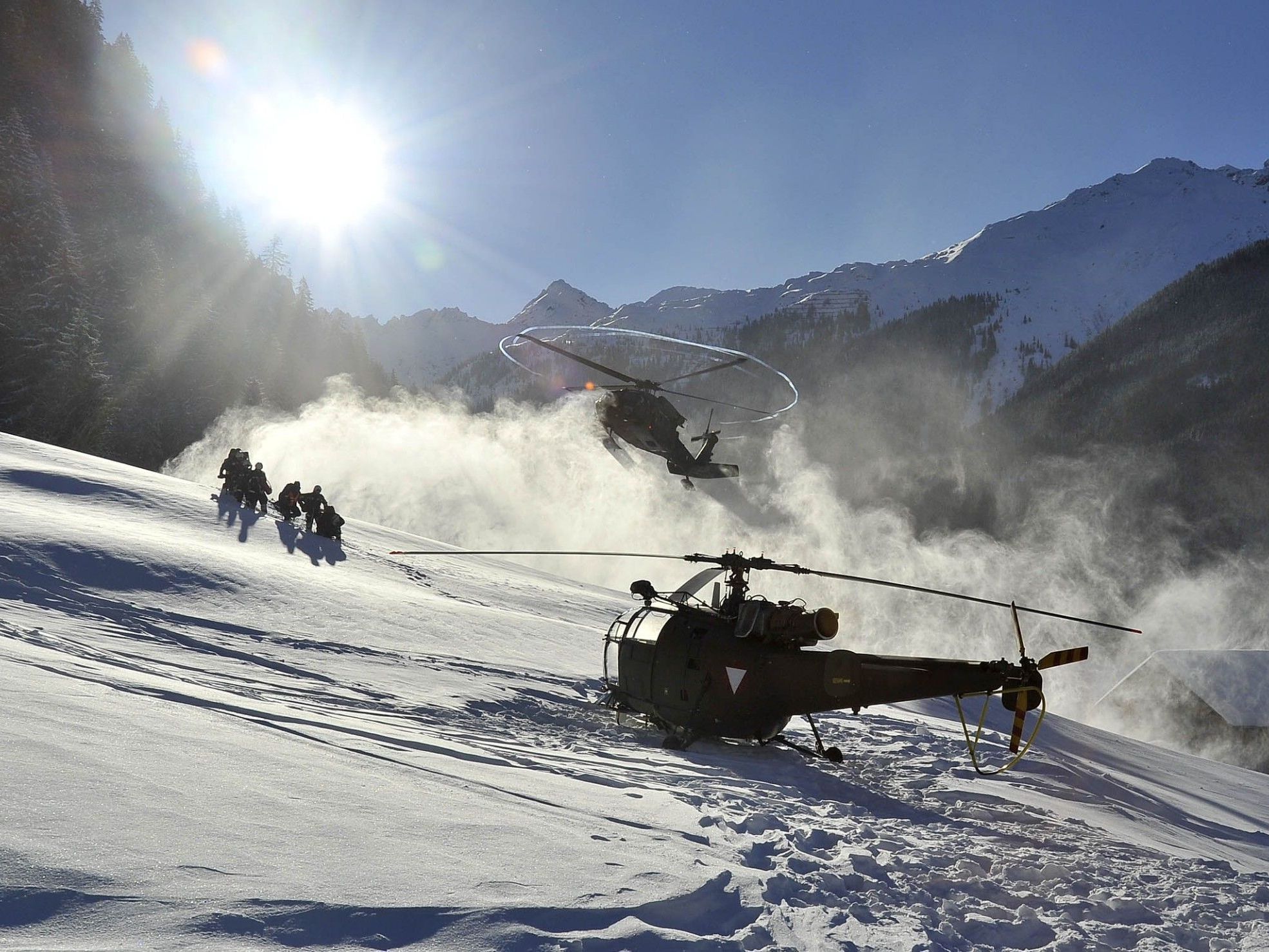 Im Notfall schnell zur Stelle: Der Lawineneinsatzzug des Bundesheeres. Im Notfall schnell zur Stelle: Der Lawineneinsatzzug des Bundesheeres.