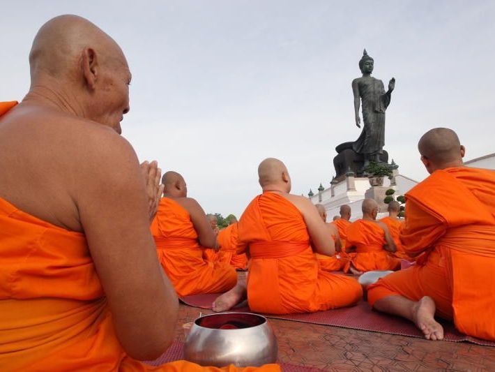 Nicht ganz so heilig ging es bei den beiden Mönchen zu, als die Polizei eintraf. Nicht ganz so heilig ging es bei den beiden Mönchen zu, als die Polizei eintraf.