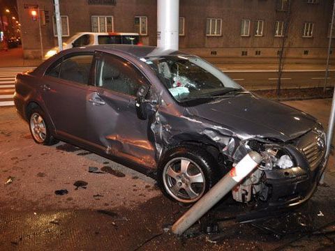 Bei dem Unfall in Ottakring wurden die Fahrzeuge schwer beschädigt. Bei dem Unfall in Ottakring wurden die Fahrzeuge schwer beschädigt.