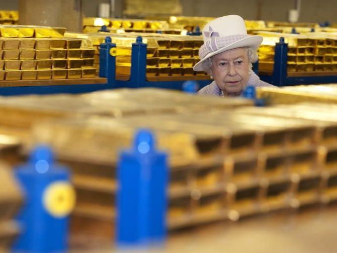 Die Königin umgeben vom Gold der Briten. Sie erwartet mehr Engagement von der Finanzaufsicht.