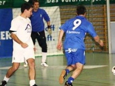 Der FC Schruns hat beim Hallen-Masters die erste Runde überstanden Der FC Schruns hat beim Hallen-Masters die erste Runde überstanden