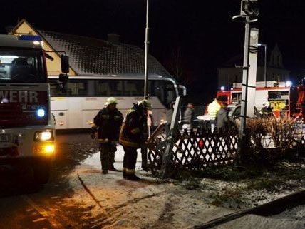 Pkw stieß gegen Zug in Winzendorf (NÖ). Pkw stieß gegen Zug in Winzendorf (NÖ).