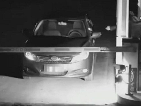 Eine kreative und gemeine Idee, die Parkgebühren zu umgehen. Eine kreative und gemeine Idee, die Parkgebühren zu umgehen.