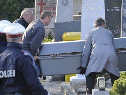 Gegen die 51-jährige Tatverdächtige liegt nun eine Mordanklage vor. Gegen die 51-jährige Tatverdächtige liegt nun eine Mordanklage vor.