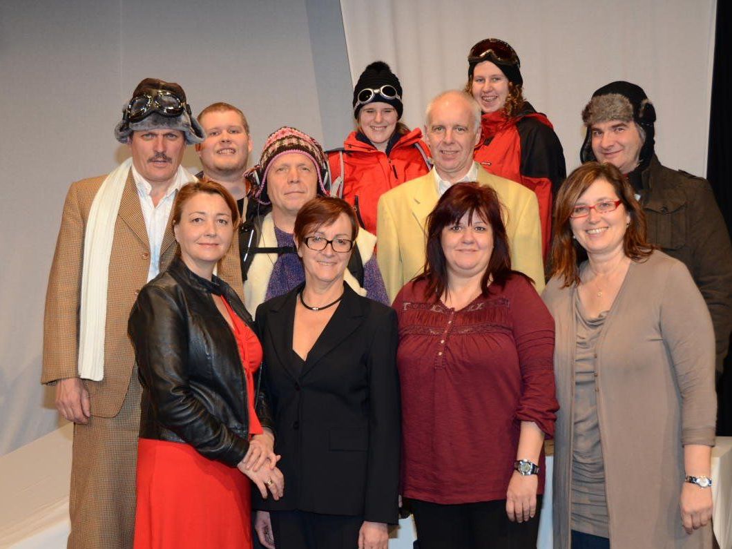 Mit starkem Applaus wurden die Leistungen der Schauspieler sowie Regisseurin Karin Giesinger und Co-Regisseur Christian Beller bei der Premiere honoriert. Mit starkem Applaus wurden die Leistungen der Schauspieler sowie Regisseurin Karin Giesinger und Co-Regisseur Christian Beller bei der Premiere honoriert.