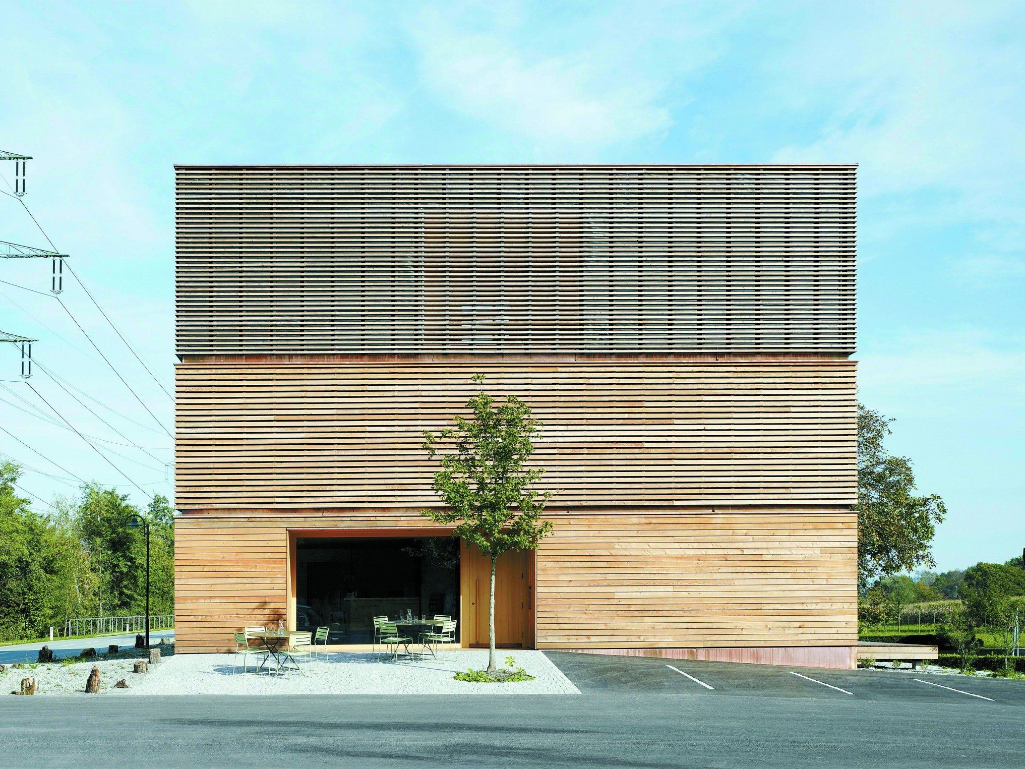 "Schöne Räume, schöne Handwerklichkeit, schöne Materialien, nichts Rustikales" (Bernardo Bader, Architekt) "Schöne Räume, schöne Handwerklichkeit, schöne Materialien, nichts Rustikales" (Bernardo Bader, Architekt)