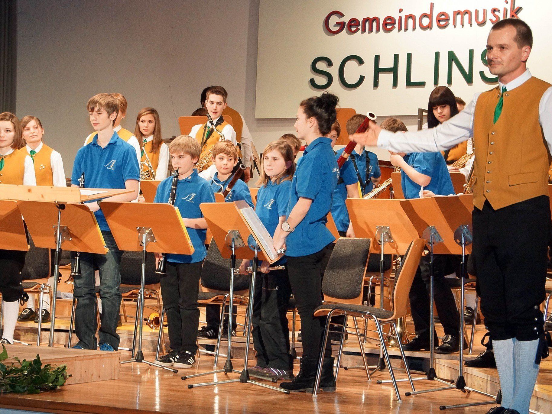 Der Nachwuchs hat unter Manfred Jakob wie die "Großen" flott aufgespielt. Der Nachwuchs hat unter Manfred Jakob wie die "Großen" flott aufgespielt.