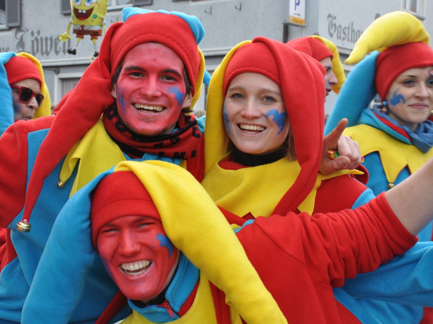 Buntes Narrentreiben beim Faschingsumzug am Sonntag in Klaus Buntes Narrentreiben beim Faschingsumzug am Sonntag in Klaus