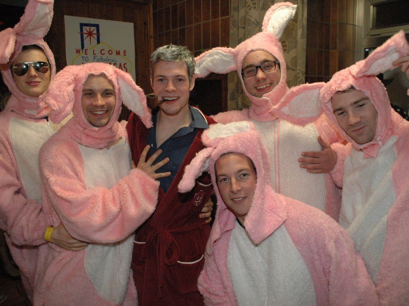 Am Faschingssamstag ist im Mösle Kubus bei der U 80 Party alles erlaubt, was gefällt! Am Faschingssamstag ist im Mösle Kubus bei der U 80 Party alles erlaubt, was gefällt!