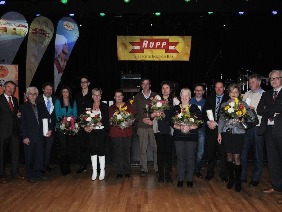 Die Jubilare wurden durch die Vorstände Josef Rupp, Ludwig Rupp und Harald Fischli feierlich geehrt. Die Jubilare wurden durch die Vorstände Josef Rupp, Ludwig Rupp und Harald Fischli feierlich geehrt.