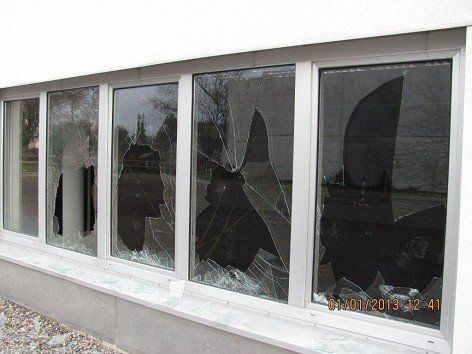 Die Täter verwendeten großteils Feuerwerkskörper für ihre Sachbeschädigungen. Die Täter verwendeten großteils Feuerwerkskörper für ihre Sachbeschädigungen.