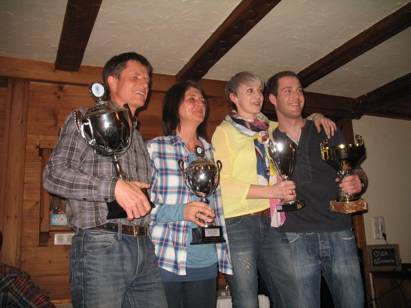 Vereinsmeister (v.l.n.r.) Franz und Karin Bachlinger, Kathrin Dietrich und Dominik Fetz Vereinsmeister (v.l.n.r.) Franz und Karin Bachlinger, Kathrin Dietrich und Dominik Fetz