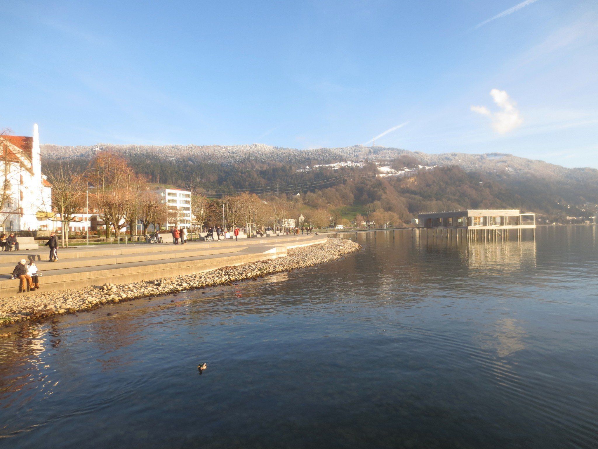 Den Bodensee am Lochauer Kaiserstrand mit Seehotel, Badehaus und Panorama-Promenade genießen. Den Bodensee am Lochauer Kaiserstrand mit Seehotel, Badehaus und Panorama-Promenade genießen.