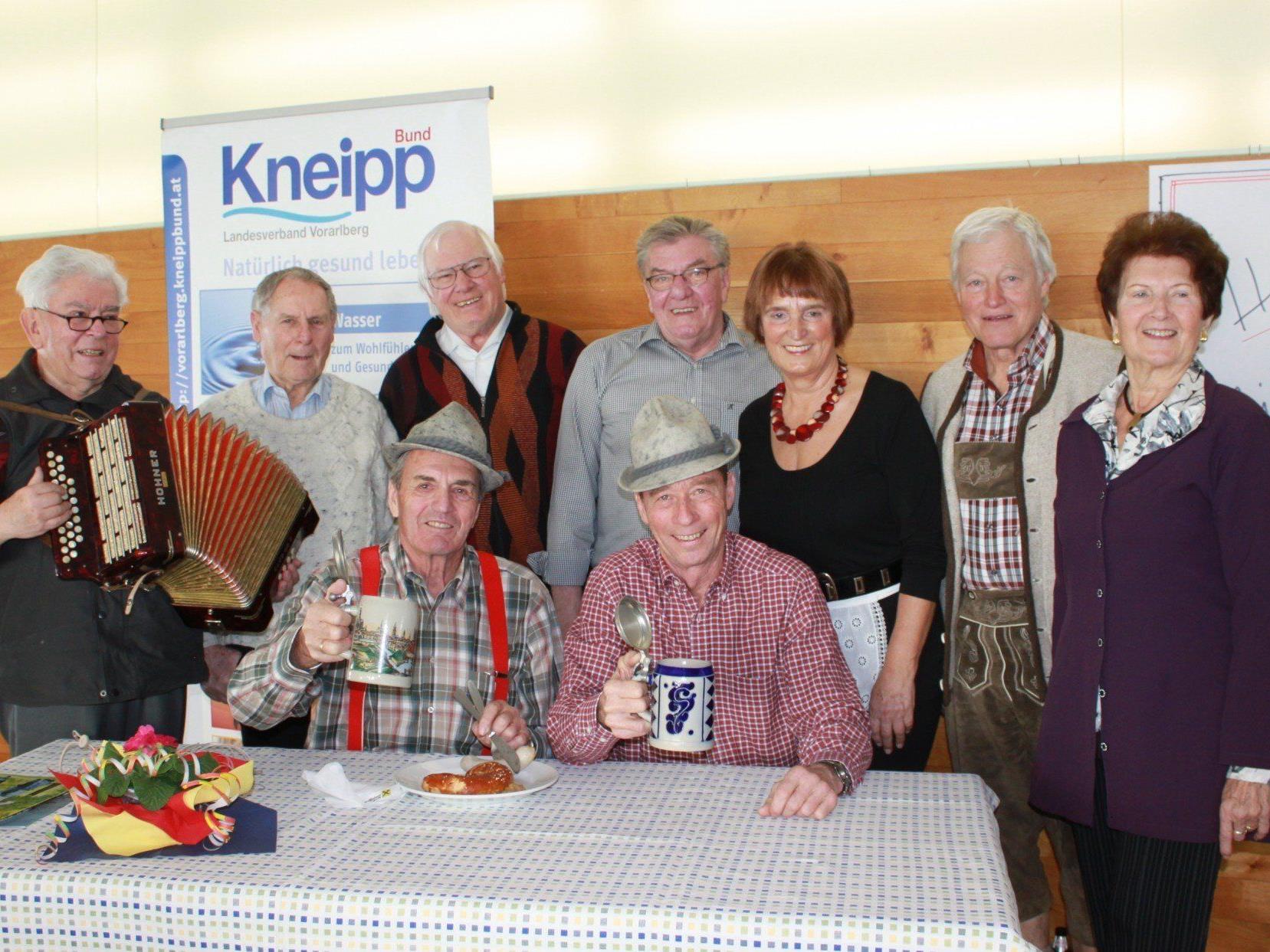 Auch der bereits „13. Fasnat-Znüne“ des Kneipp Aktiv Club Lochau mit Zopffrühstück und Weißwurstessen wurde ein voller Erfolg.
