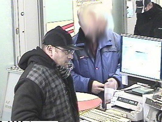 Einer der Täter beim Banküberfall in Ottakring Einer der Täter beim Banküberfall in Ottakring