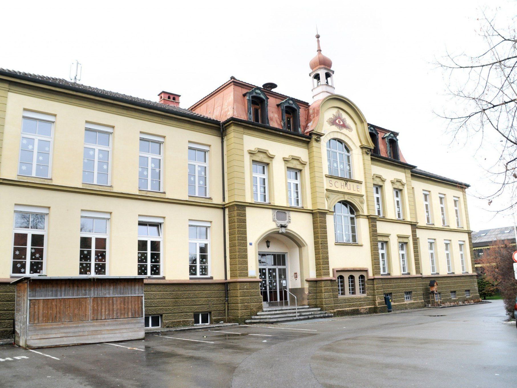Das 1902 errichtete Schulgebäude im Zentrum von Hard wird trotz Neubau am See erhalten. Das 1902 errichtete Schulgebäude im Zentrum von Hard wird trotz Neubau am See erhalten.