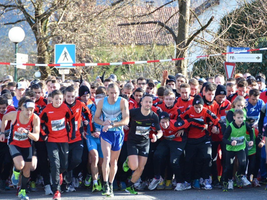 Voller Einsatz: Der Startschuss für den langen Lauf ist gefallen. Voller Einsatz: Der Startschuss für den langen Lauf ist gefallen.