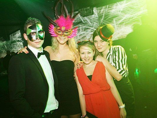 Kreativ kostümierte Gäste am Wiener Technoball Kreativ kostümierte Gäste am Wiener Technoball