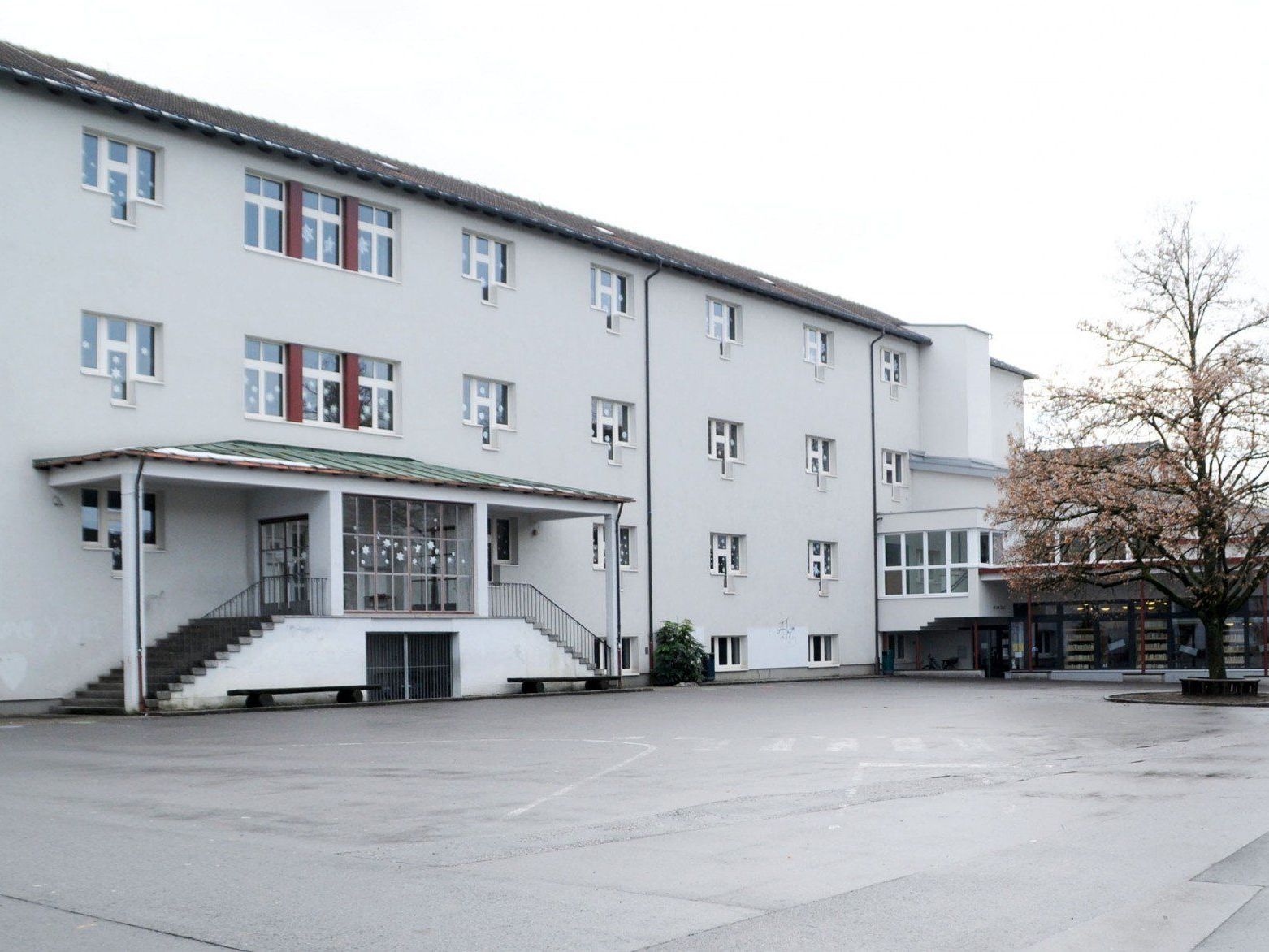 Der Volksschulzubau Hard Markt musste bereits einmal aufgestockt werden. Der Platz ist knapp. Der Volksschulzubau Hard Markt musste bereits einmal aufgestockt werden. Der Platz ist knapp.