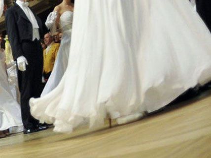 Die Apotheker baten wieder zum Tanz. Die Apotheker baten wieder zum Tanz.