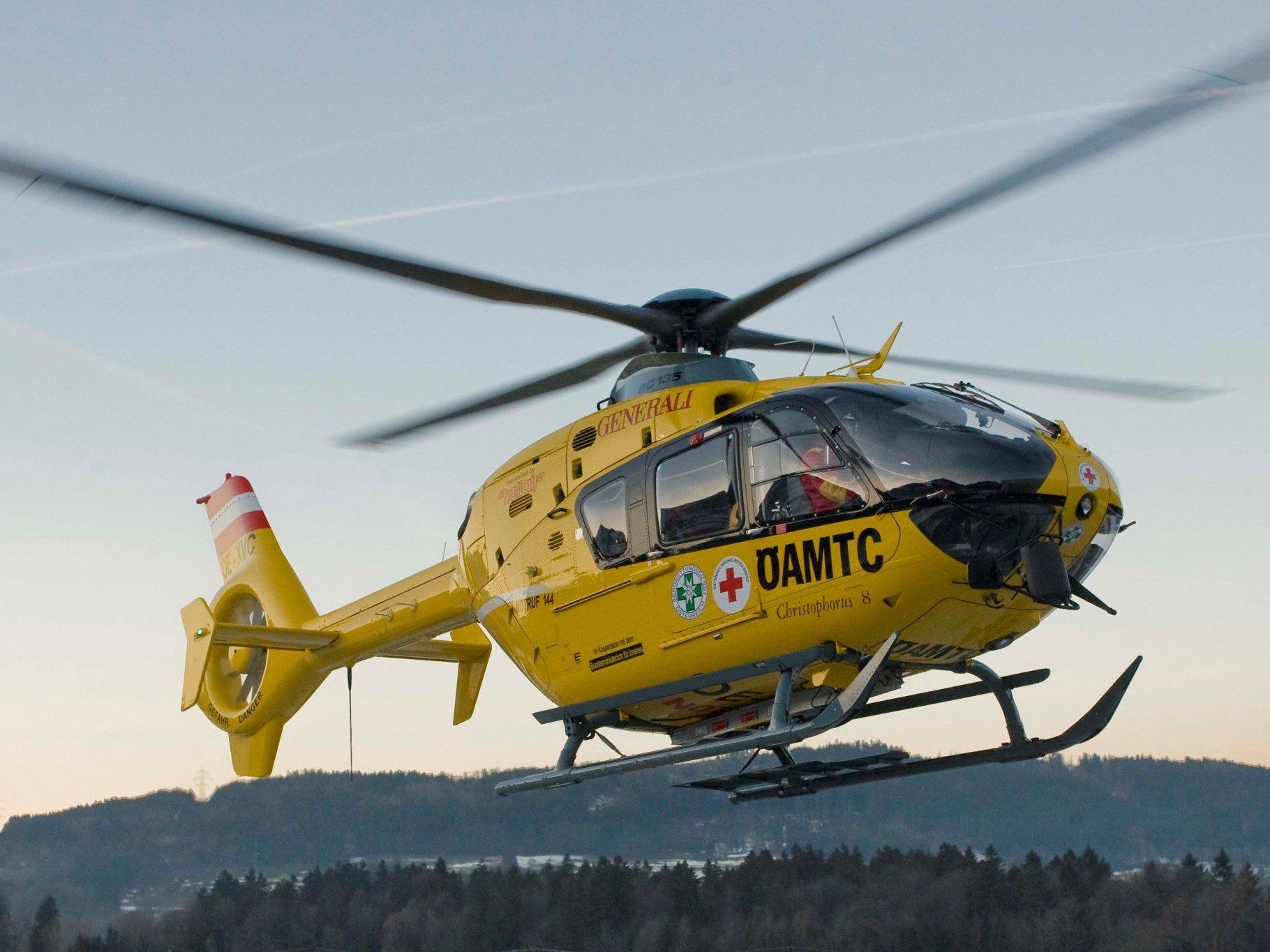 Eine deutsche Skifahrerin musste mit dem Rettungshubschrauber ins Spital gebracht werden. Eine deutsche Skifahrerin musste mit dem Rettungshubschrauber ins Spital gebracht werden.