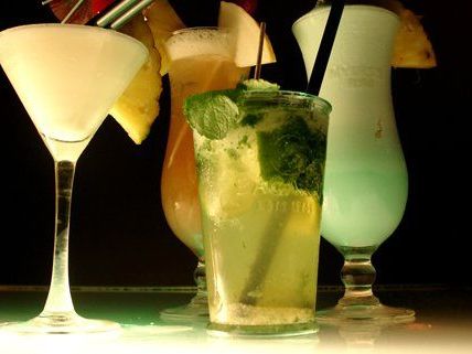 Exotische Cocktail-Kreationen für die Ballsaison 2013. Exotische Cocktail-Kreationen für die Ballsaison 2013.