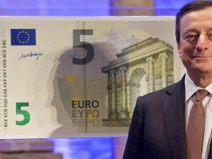 Am 2. Mai 2013 wird der neue 5-Euro-Schein in Umlauf gebracht.